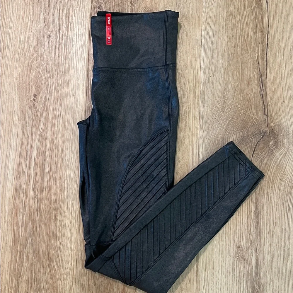 Spanx Bikercore Charcoal Leggings Size M - Picture 3 of 5